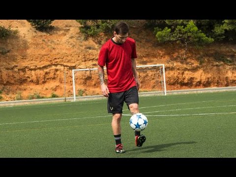 Lionel Messi Hits Camera with Incredible Trickshot – Must see!