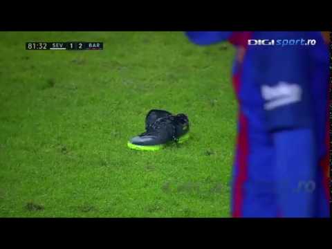 MESSI THROWS HIS SHOE! Funny fault at Lionel MESSI! Sevilla-Barcelona1-2 6 November 2016 SPORTS NEWS